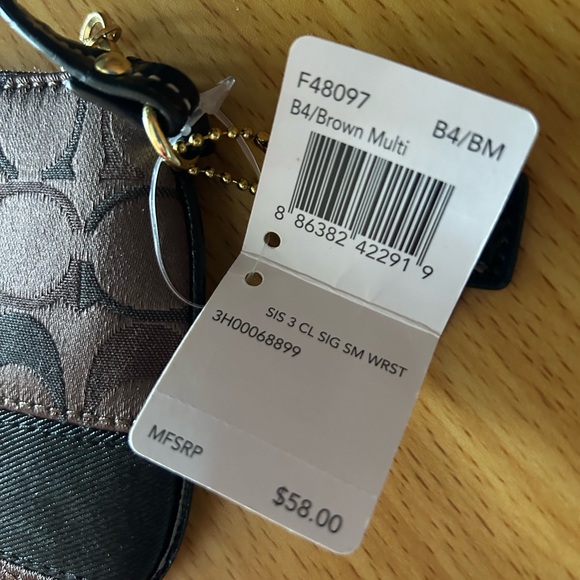 NWT Coach Wristlet Retails $58.00 - Picture 2 of 6